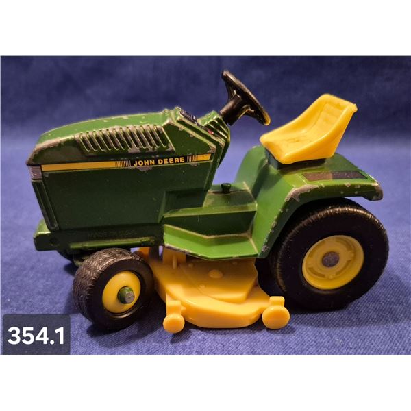 Ertl Diecast John Deere garden tractor - made in USA, 4 1/2 inches long