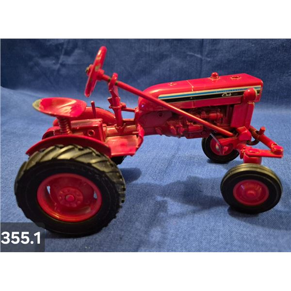 Ertl Diecast International Cub tractor - excellent condition, 6 1/2 inches long
