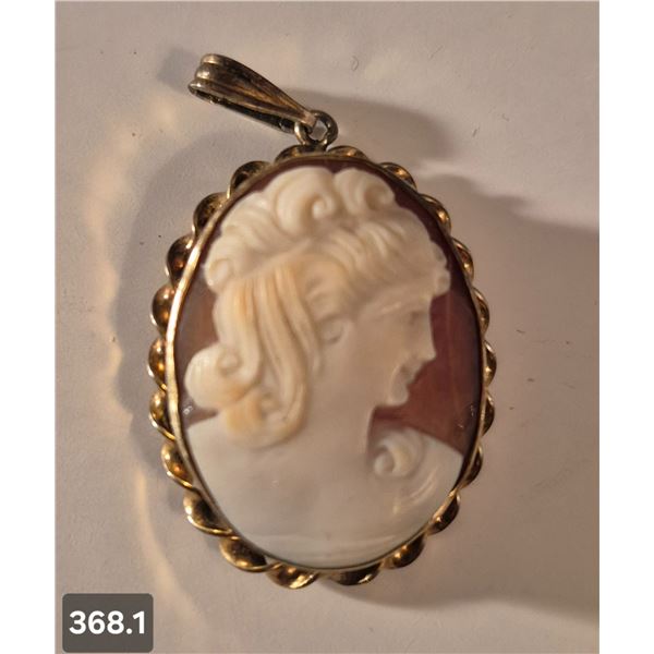 Antique Cameo Pendant Locket - marked "1/20 10k AM Co GF"