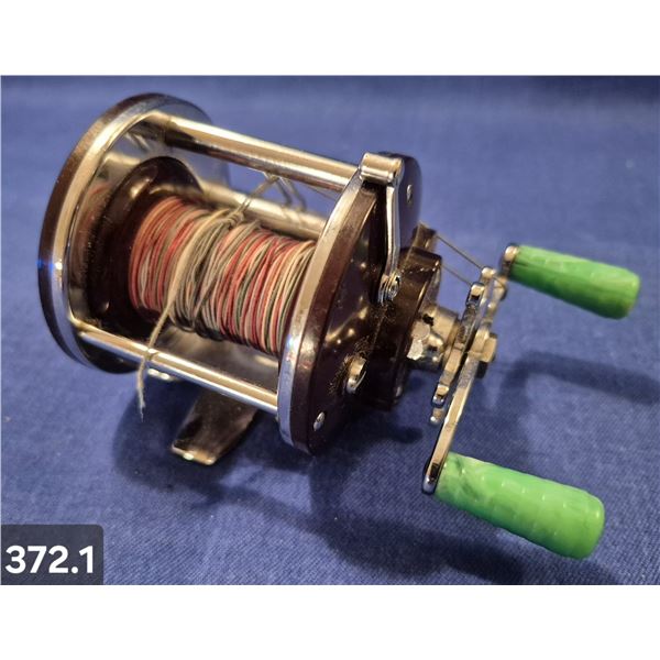 Vintage Bakelite/Metal Penn Peer Fishing Reel