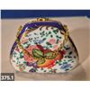 Image 1 : #1 - Hand-decorated Miniature porcelain handbag, 24k gold-plated trim