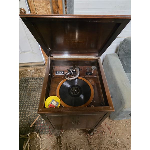 Victor consolette Gramaphone-19" by 20" by 36"H- works- needs tuning
