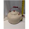 Image 2 : Large Vintage Enamel Ware Kettle