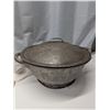 Image 1 : Vintage Bread Bowl/Pan w/ Lid 9"x18"