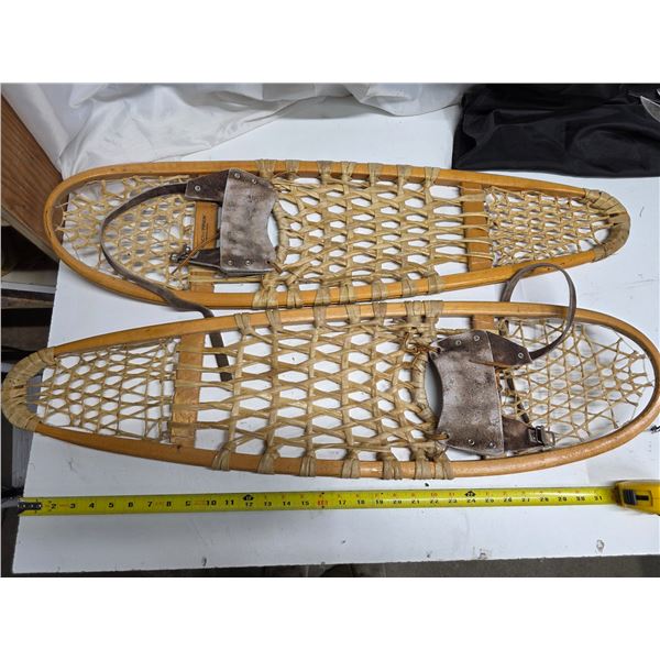 Wood snow shoes