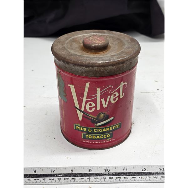 Velvet tobacco tin
