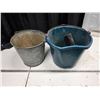 Image 2 : 2 Buckets with contents