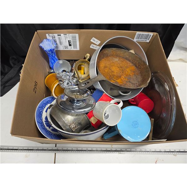 Box of misc kitchenware