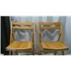 Image 3 : 2 wood folding chairs