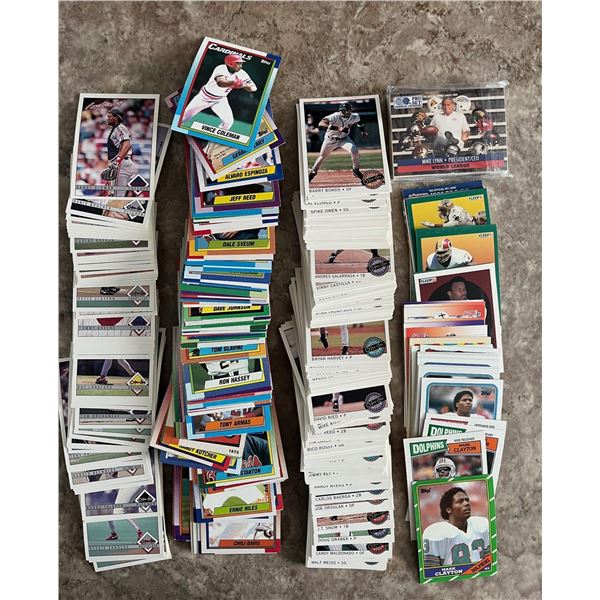 1252- Baseball/Football misc lot of cards in 400 count box. 1993 O-Pee-Chee. 1990 Topps.