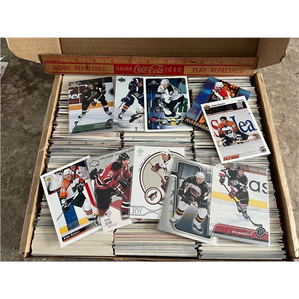 1260- Large box of 1500ish hockey cards. Some duplicates.