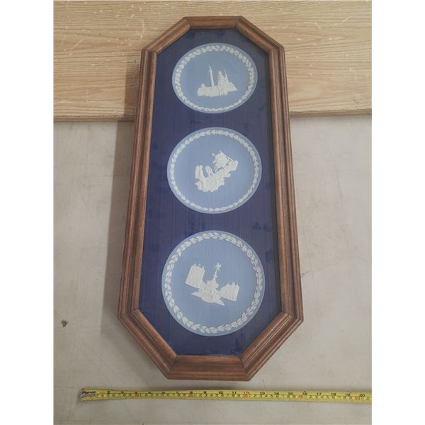 Vintage Wedgwood Japerware Chritmas Plates. (32" X 14")