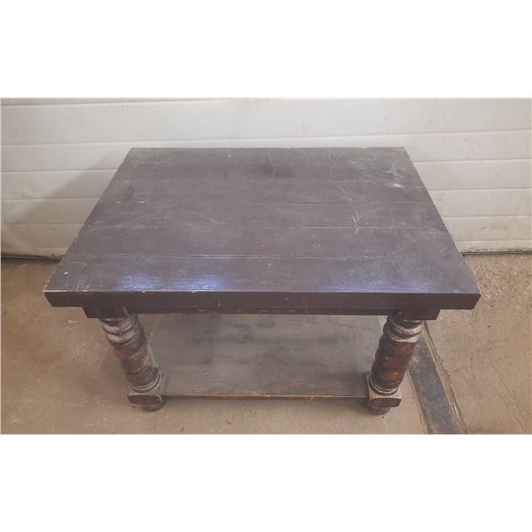 Coffee Table. (30" X 23" X 20")