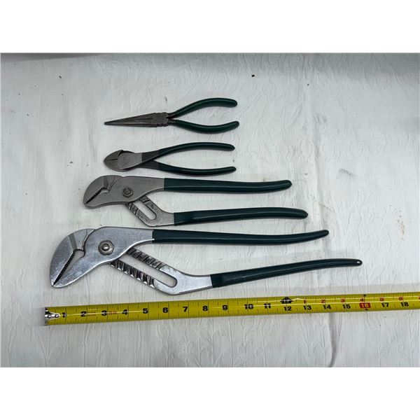 LOT OF DIAMOND AND DIAMALLOY OF DULUTH PLIERS - LOT OF 4