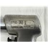 Image 5 : SNAP-ON AIR CHISEL WITH TWO SNAP-ON CHISEL TIPS AND CHICAGO PNEUMATIC CHISEL TIPS IN METAL ZIP-GUN B