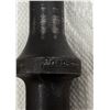 Image 7 : SNAP-ON AIR CHISEL WITH TWO SNAP-ON CHISEL TIPS AND CHICAGO PNEUMATIC CHISEL TIPS IN METAL ZIP-GUN B