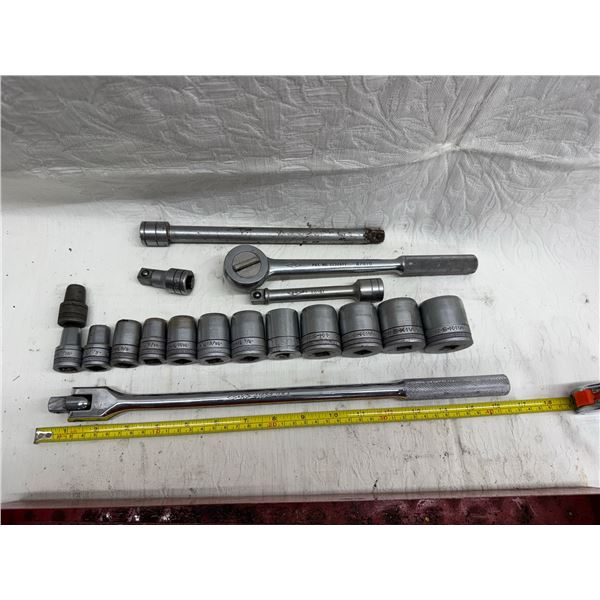 LOT OF S-K 1/2-INCHES DRIVE SOCKETS, WRENCH, RATCHETING WRENCH, AND EXTENSIONS ON METAL TOOLBOX TRAY