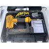 Image 2 : DEWALT D51422K AIR NAILER