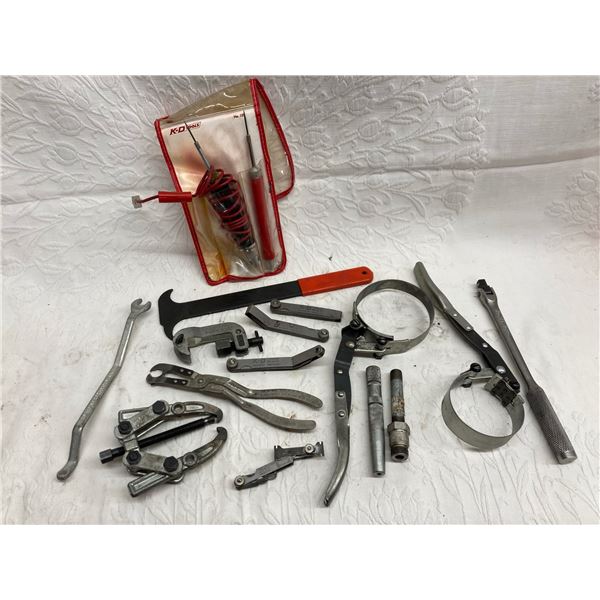 K-D ENGINE MAINTENANCE AND OIL CHANGE TOOLS, INCLUDES PULLERS AND UNIVERSAL CAM ADJUSTER
