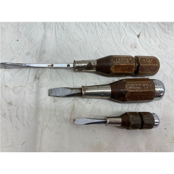 WOODEN HANDLE SCREW DRIVERS