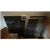 Image 3 : 4PCS. OF 1" THICK BLACK STONE COUNTER TOP SECTIONS