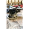 Image 5 : GROUP OF 5 PNEUMATIC POWER TOOLS - 2 BRAD NAILERS AND 3 DISC SANDERS
