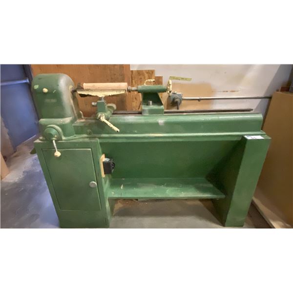 GREEN INDUSTRIAL WOOD LATHE MACHINE