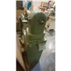 Image 3 : GREEN INDUSTRIAL WOOD LATHE MACHINE
