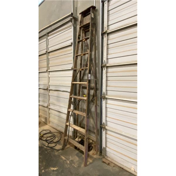 10FT WOODEN STEP LADDER