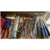 Image 2 : SHELF OF ASSORTED TOOLS