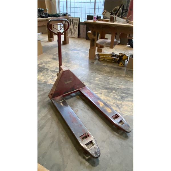 CASTERLAND 5500 LBS. CAPACITY PALLET JACK (RED)