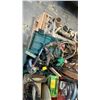 Image 5 : PALLET OF ASSORTED TOOLS, SAWS & HARDWARE