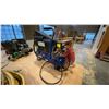 Image 2 : SMALL BYNFORD AIR COMPRESSOR W/HOSELINE