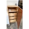 Image 2 : GROUP OF 4 CABINETS
