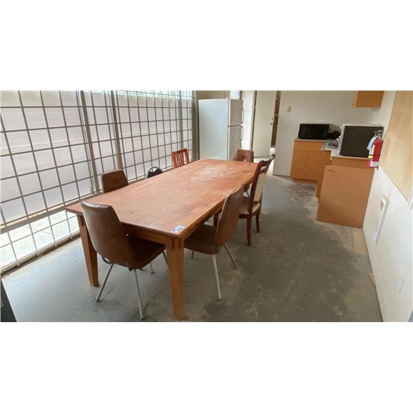 CONTENTS OF LUNCH ROOM *MOUNTED KITCHEN CABINETS STAY*