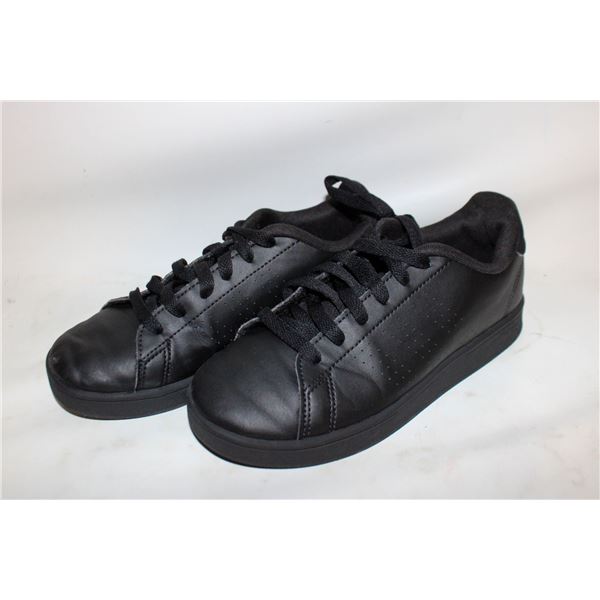 ADIDAS YOUTH SHOE BLACK SIZE 2