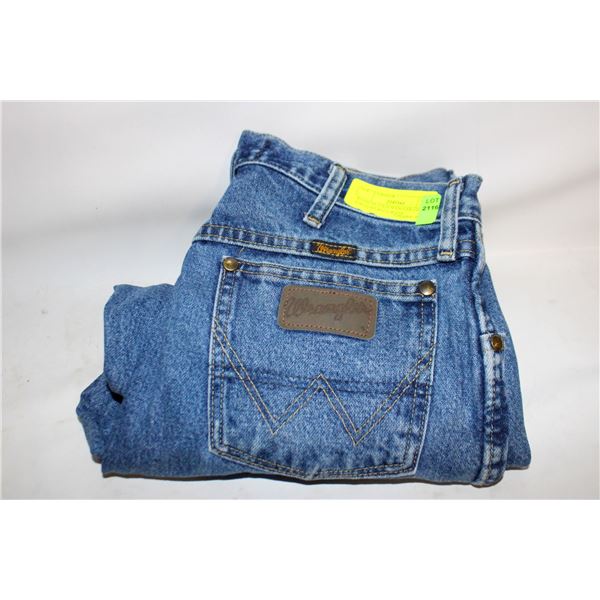 WOMENS 31X30 WANGLER GEORGE STRAIGHT BLUE JEANS