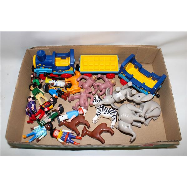 PLAYMOBILE TRAIN, 10 ZOO ANIMALS & 10 PEOPLE