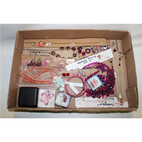 FLAT OF ESTATE VINTAGE JEWELRY/COSTUME