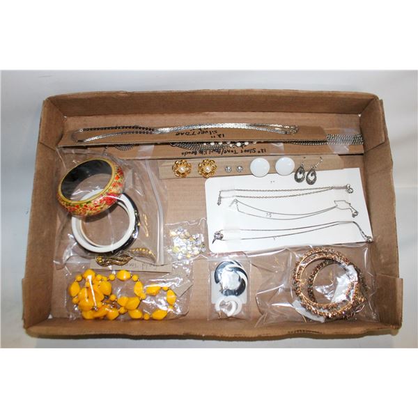 FLAT OF ESTATE VINTAGE JEWELRY/COSTUME