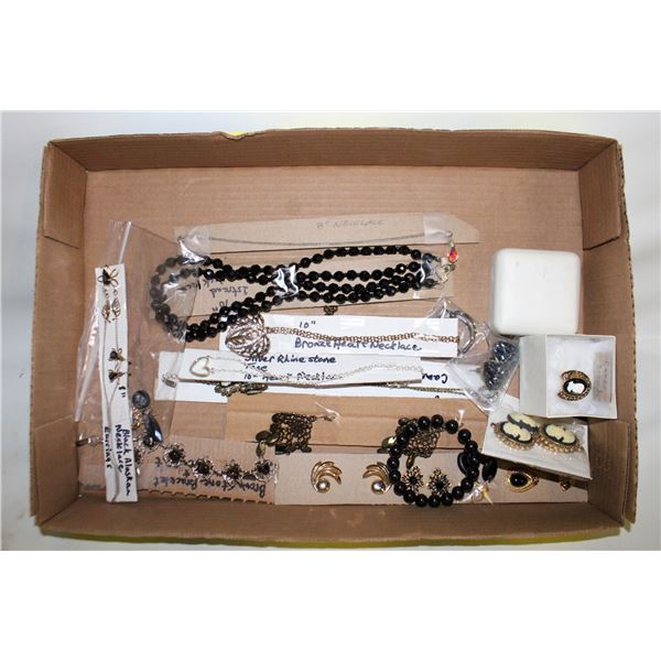 FLAT OF ESTATE VINTAGE JEWELRY/COSTUME