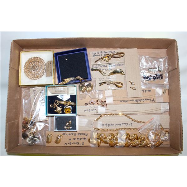 FLAT OF ESTATE VINTAGE JEWELRY/COSTUME