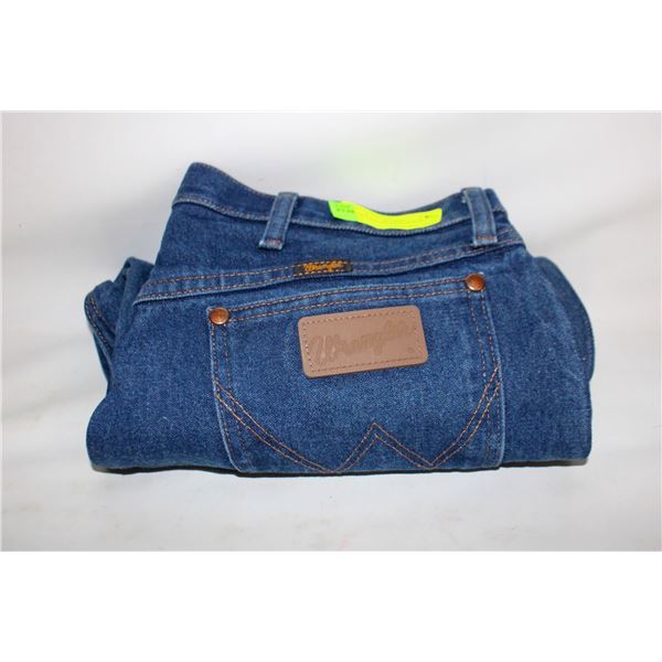 MENS 35X32 WRANGLER BLUE JEANS
