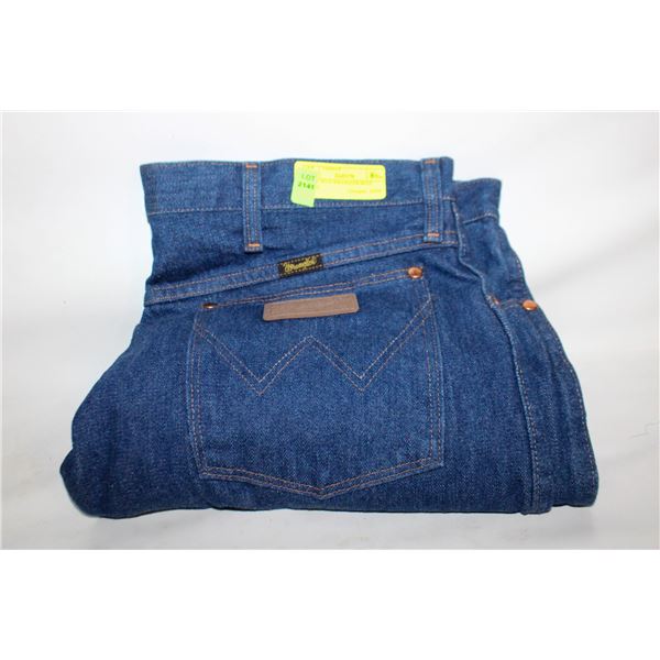MENS 38X30 WRANGLER BLUE JEANS