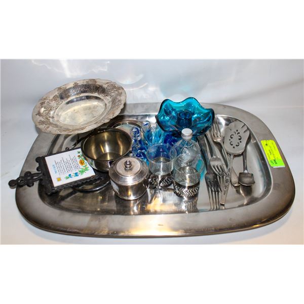 TRAY WITH ART GLASS AND VARIOUS