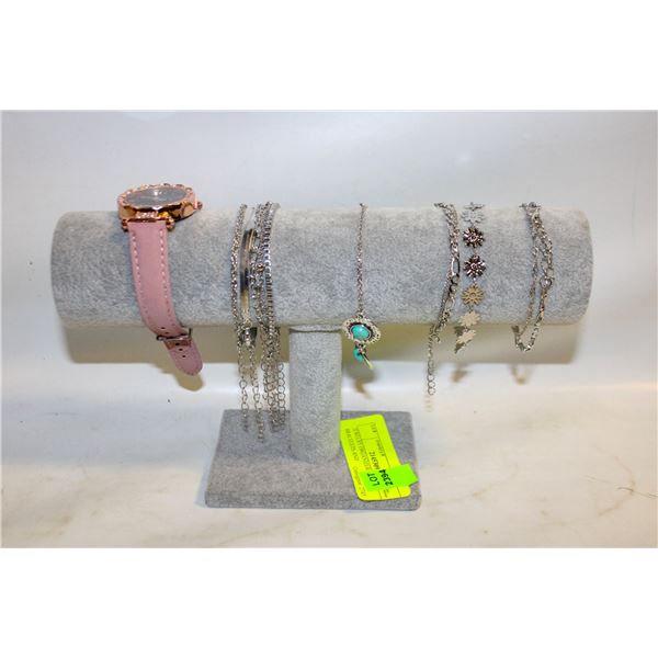 JEWELRY ORGANIZER WITH 12 BRACELETS AND