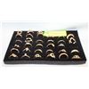 Image 1 : TRAY W/32 GOLDTONE RINGS