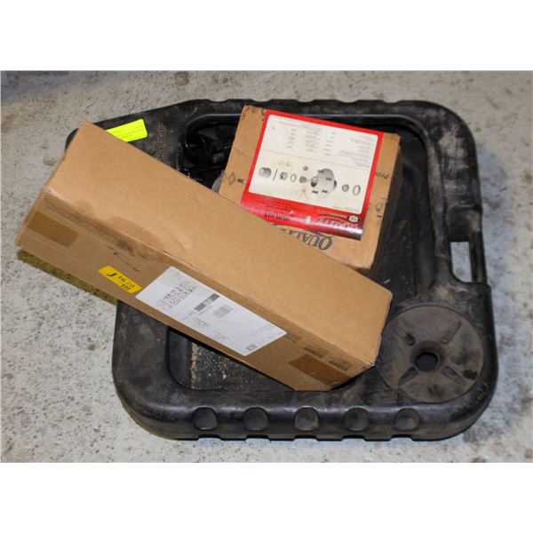 FLAT OF OIL CHANGE DRAIN PAN, TRAILER