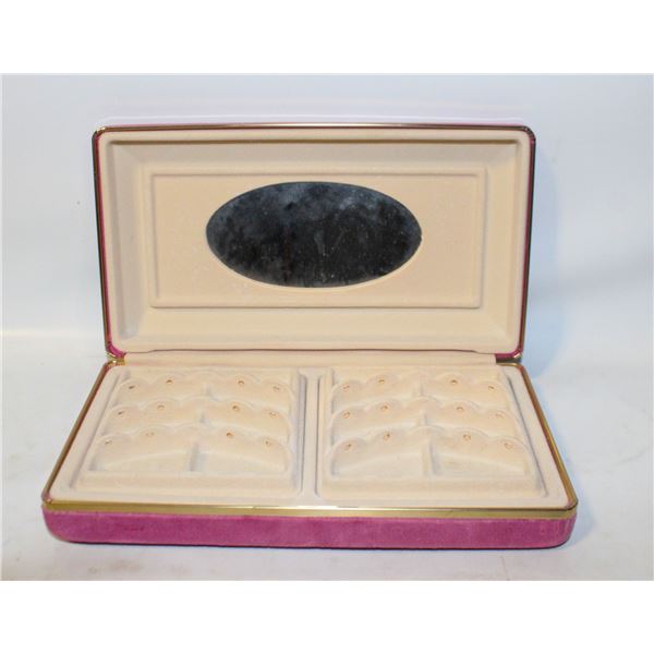 VELVET TRAVEL JEWELRY CASE