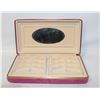 Image 1 : VELVET TRAVEL JEWELRY CASE